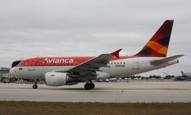Airbus A318 (N589AV)