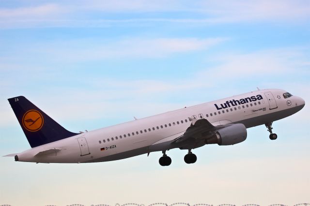 Airbus A320 (D-AIZA)