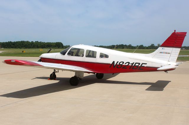 Piper Cherokee (N821BE)