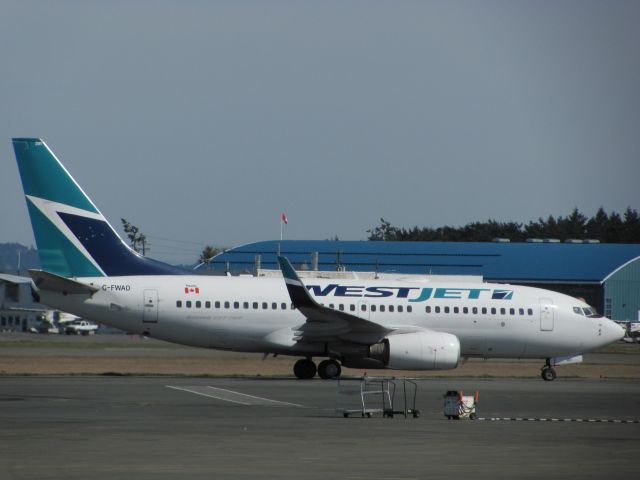 Boeing 737-700 (C-FWAD)