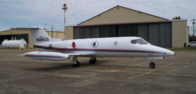 Learjet 25 (N688GS)