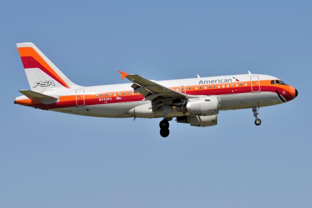 Airbus A319 (N742PS) - 5-L 04-18-22