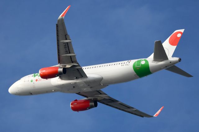 Airbus A320 (XA-VAJ)