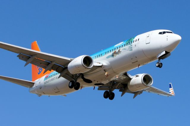 Boeing 737-800 (C-GKVP) - 12R approach.