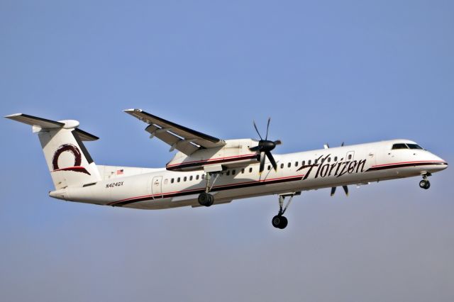 de Havilland Dash 8-400 (N424QX)
