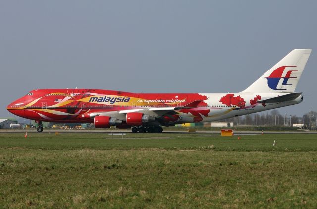 Boeing 747-400 (9M-MPD) - Nice Hibiscus flower Livery