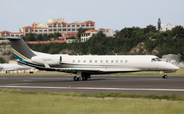Embraer ERJ-135 (N905FL)