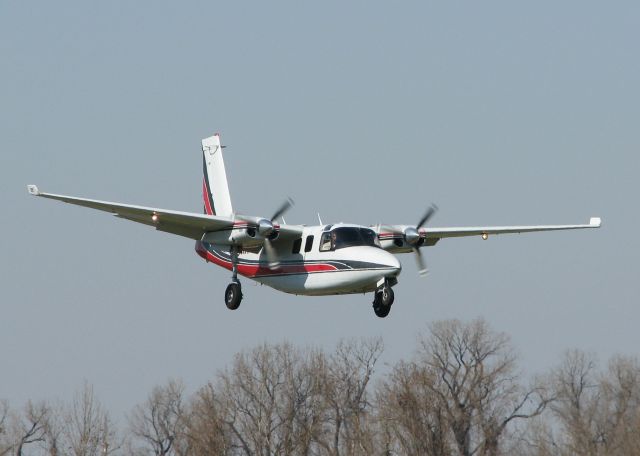 Aero Commander 500 (N4XR) - Landing on 14 at th Shreveport Downtown airport.