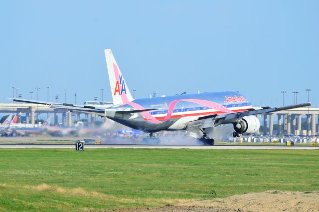 Boeing 777-200 (N759AN) - American - B777-200 - N759AN - Arriving KDFW 06/22/2013 - Pinky.