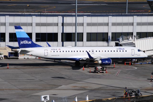 Embraer ERJ-190 (N296JB) - Classic stripes tail, now flying for Alliance in Australia