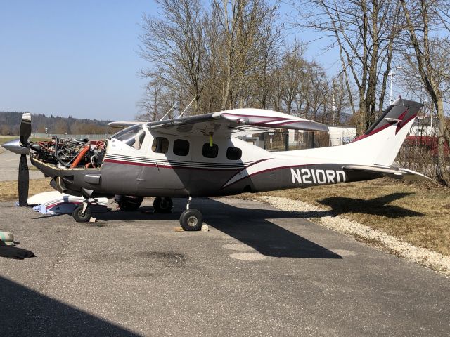 Cessna Centurion (N210RD) - Sitting in nice afternoon sun at Landshut 28.03.2022 undergoing some maintenance 