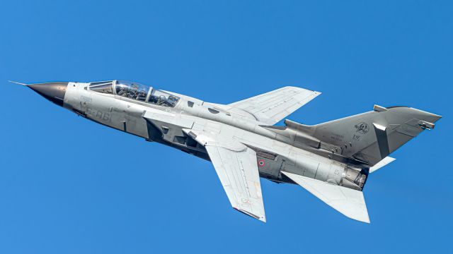 PANAVIA Tornado (APJ7036) - low pass 
