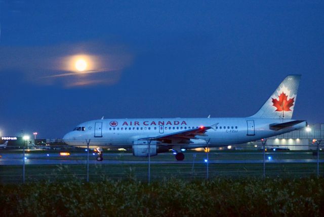 Airbus A319 (C-FZUJ)