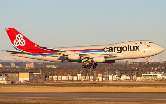 Boeing 747-400 (LX-OCV)