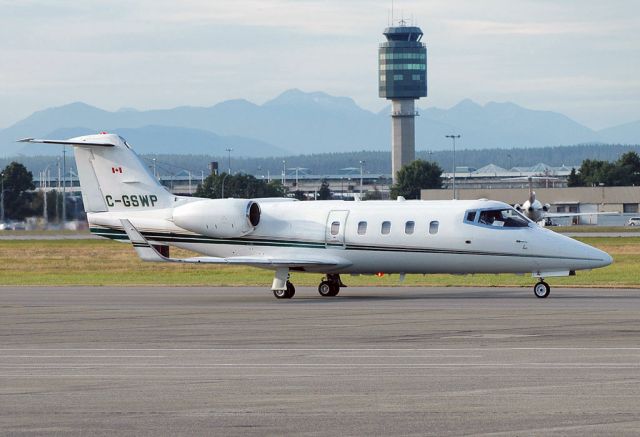 Learjet 55 (C-GSWP)