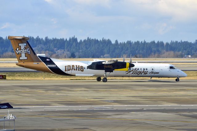 de Havilland Dash 8-400 (N400QX)