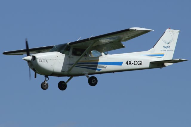 Cessna Skyhawk (4X-CGI) - 13/02/2021:  A cessna India upon landing on runway 29.