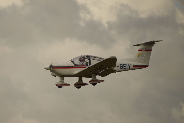 ROBIN R-3120 (F-GEIY) - On final 30 Grass