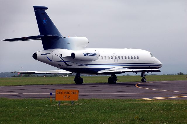 Dassault Falcon 900 (N900MF) - taxiing on Bravo OXC