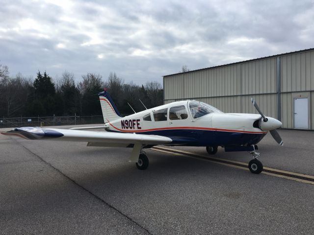 Piper Cherokee Arrow (N90FE)