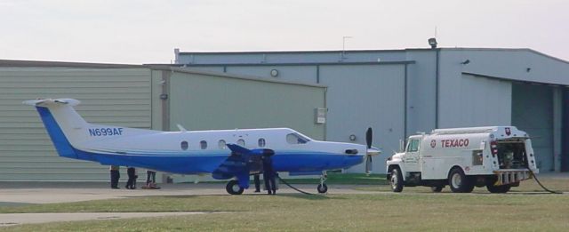 Pilatus PC-12 (N699AF) - Getting refueled at KHNB