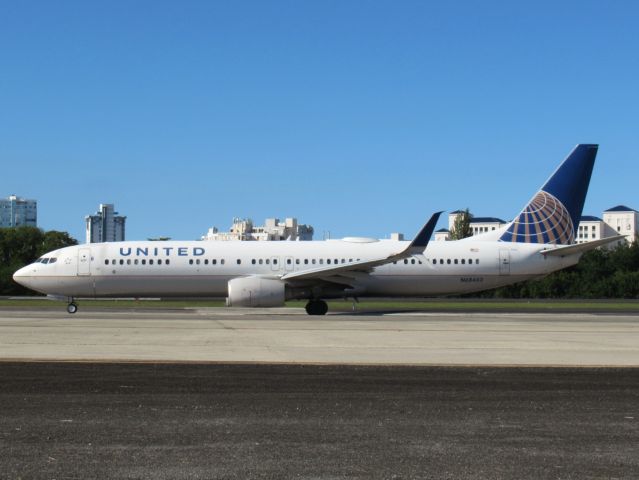 Boeing 737-900 (N68453)