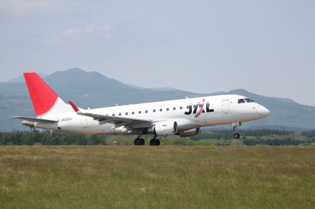 Embraer 170/175 (JA220J) - 28 May 2015:J-AIR HKD-ITM.