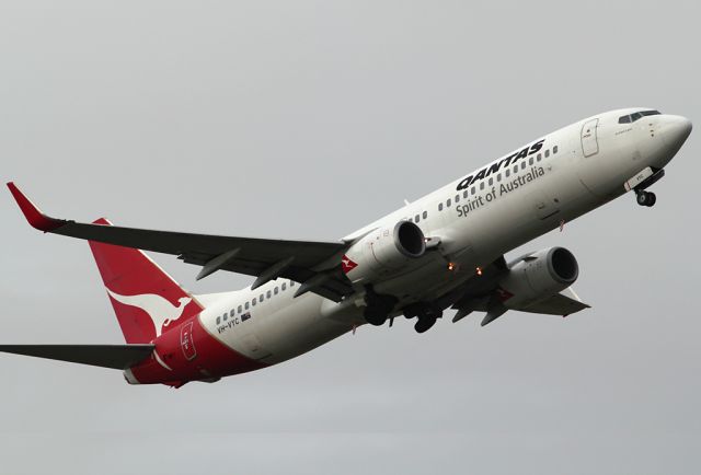 Boeing 737-800 (VH-VYC) - QANTAS - BOEING 737-838 - REG VH-VYC (CN 33991/1612) - ADELAIDE INTERNATIONAL SA. AUSTRALIA - YPAD (23/6/2015)