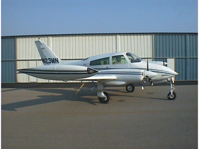 Cessna 310 (N123MN)