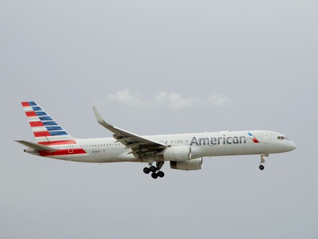 Boeing 757-200 (N189AN)