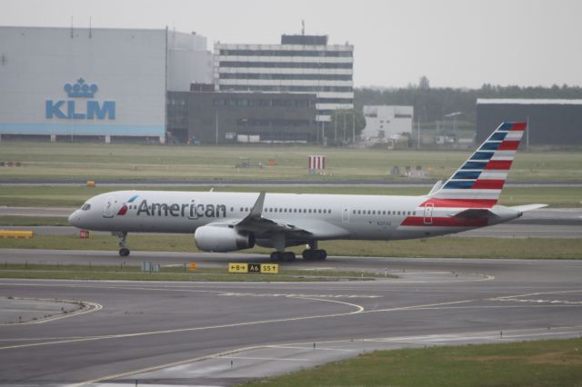 Boeing 757-200 (N201UU)