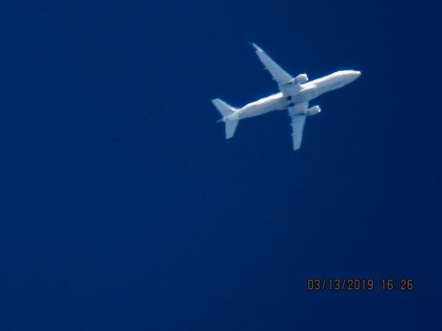 Embraer 175 (N739YX)
