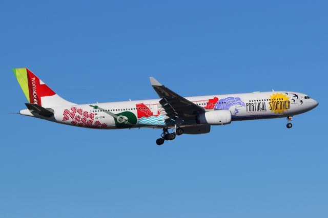 Airbus A330-300 (CS-TOW)