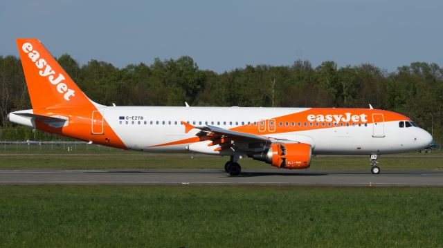 Airbus A320 (G-EZTB)