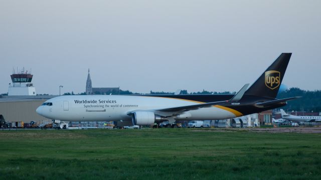 BOEING 767-300 (N335UP) - Heading to east cargo ramp after landing on runway 21, 07-18-13