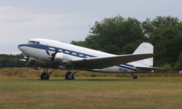 Douglas DC-3 (N61981)