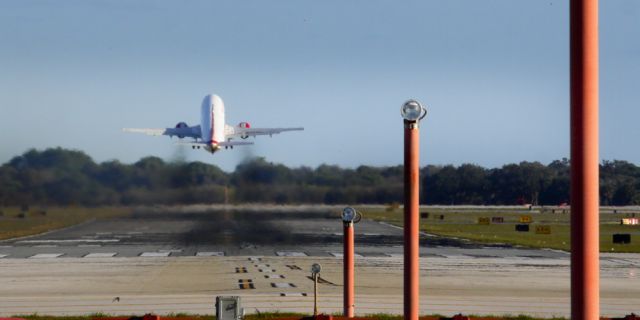 BOEING 737-400 (N742VA)