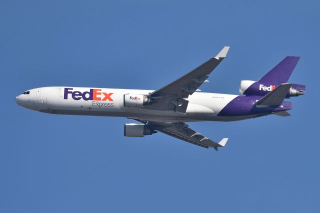 Boeing MD-11 (N572FE) - #Front Porch Spotting. Long final for runway 32. 12-12-23.