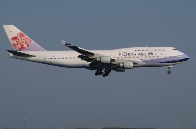 Boeing 747-400 (B163) - Final Approach to Tokyo-Haneda Intl Airport Rwy22 on 1997/04/12