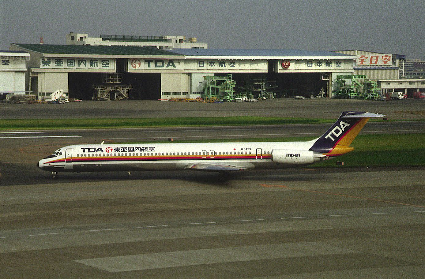 McDonnell Douglas MD-81 (JA8497) - Taxing at Tokyo-Haneda Intl Airport on 1987/10/10