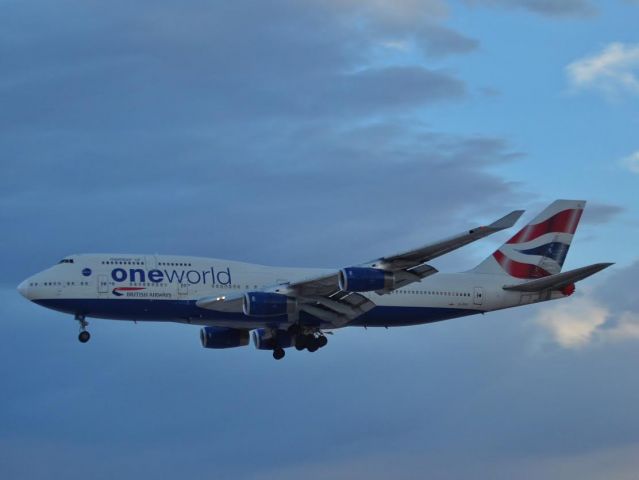 Boeing 747-400 (G-CIVL)