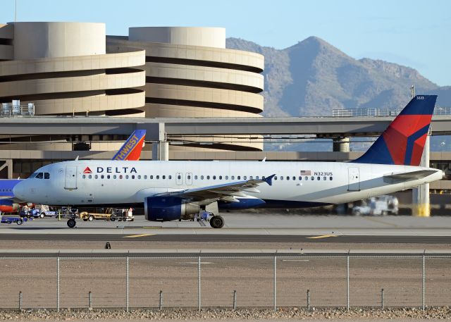 Airbus A320 (N323US)