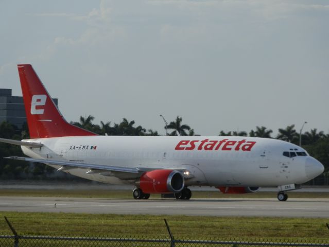 BOEING 737-300 (XA-EMX)