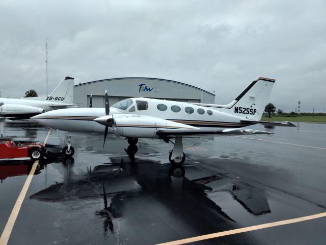 Cessna 421 (N525SF) - Refueling at MMCV airport 