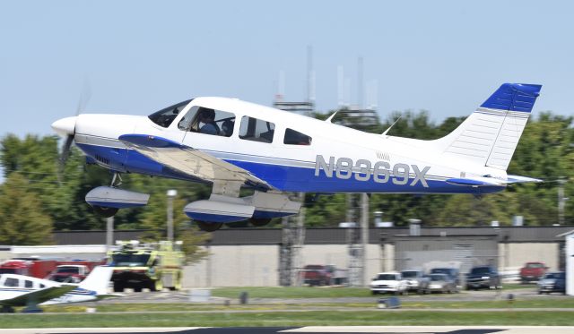 Piper Cherokee (N8369X) - Airventure 2017