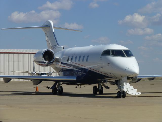 Bombardier Challenger 300 (BJS521)