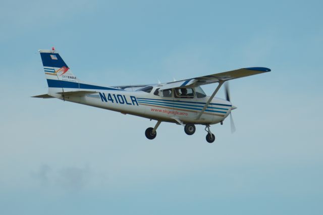 Cessna Skyhawk (N410LR)
