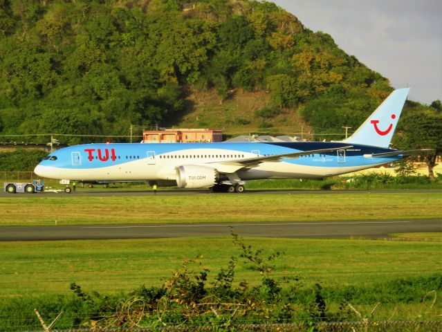 Boeing 787-9 Dreamliner (G-TUIK)