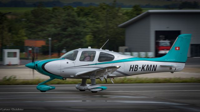 Cirrus SR-22 (HB-KMN)