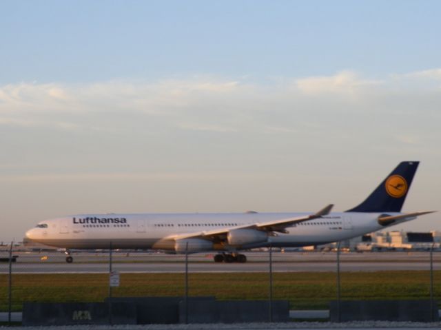 Airbus A340-300 (D-AIGS)